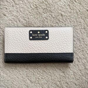 Kate Spade Black and Cream Textured Wallet